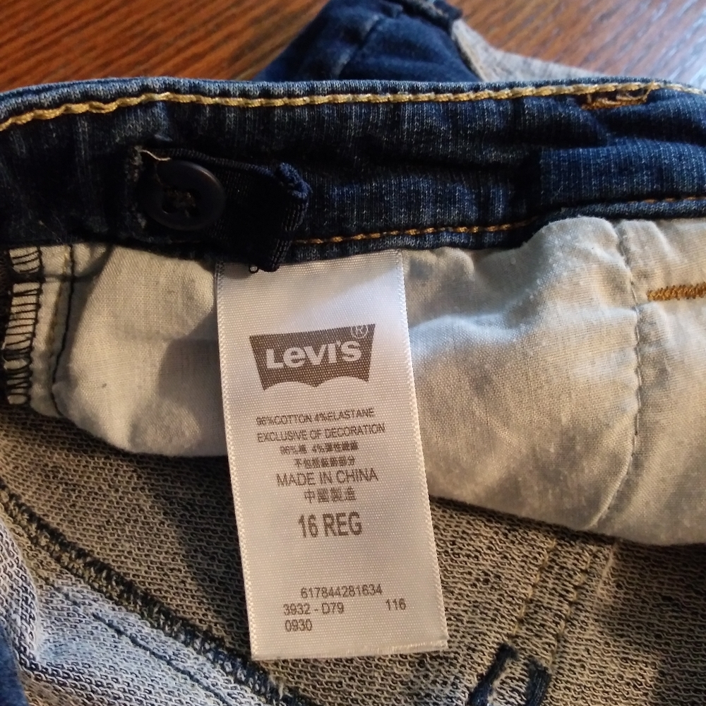 Levi's Shorts - Picture 8 of 8
